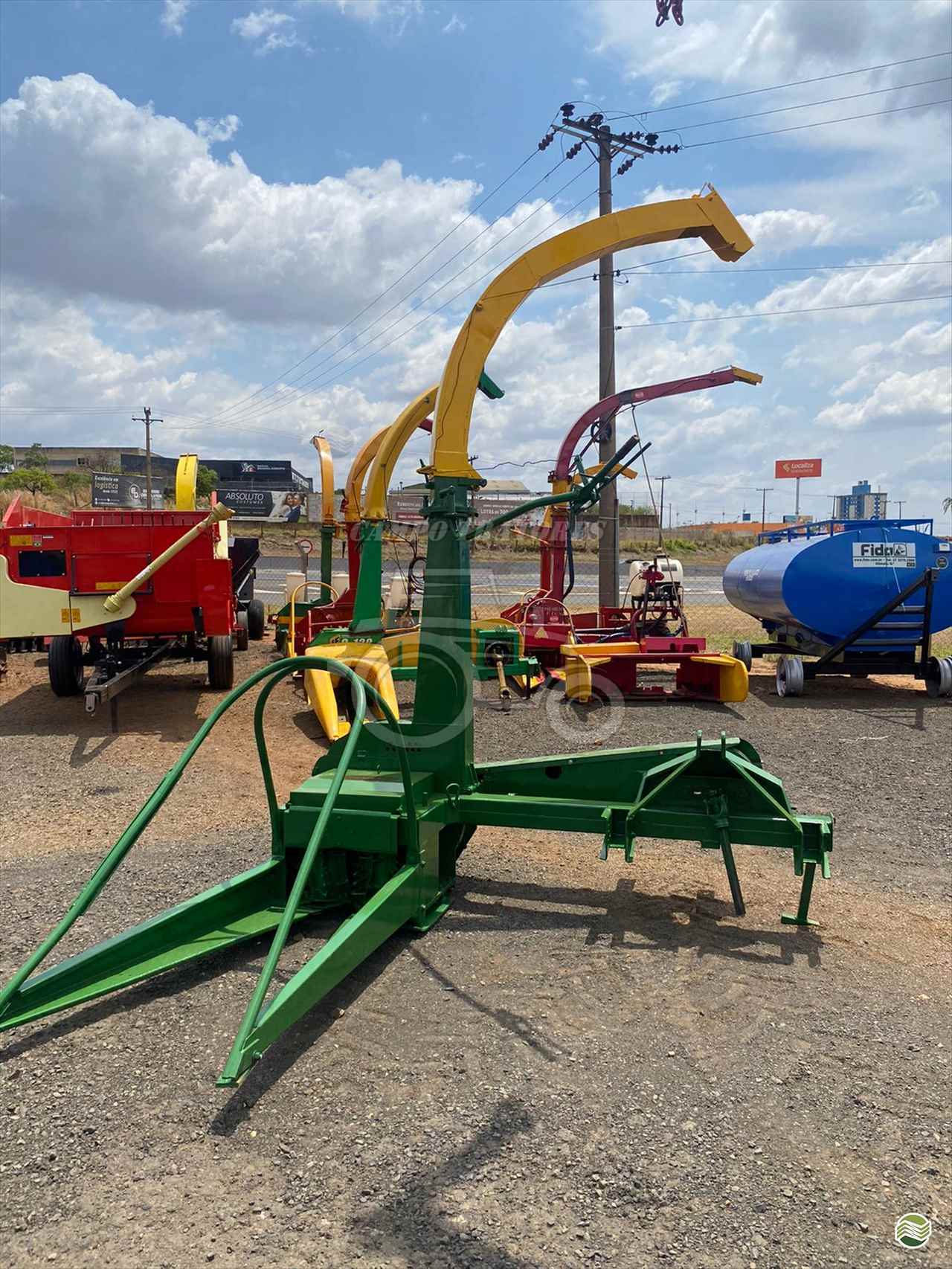 IMPLEMENTOS AGRICOLAS ENSILADEIRA ENSILADEIRA 1 LINHA Campo Tratores SAO CARLOS SÃO PAULO SP